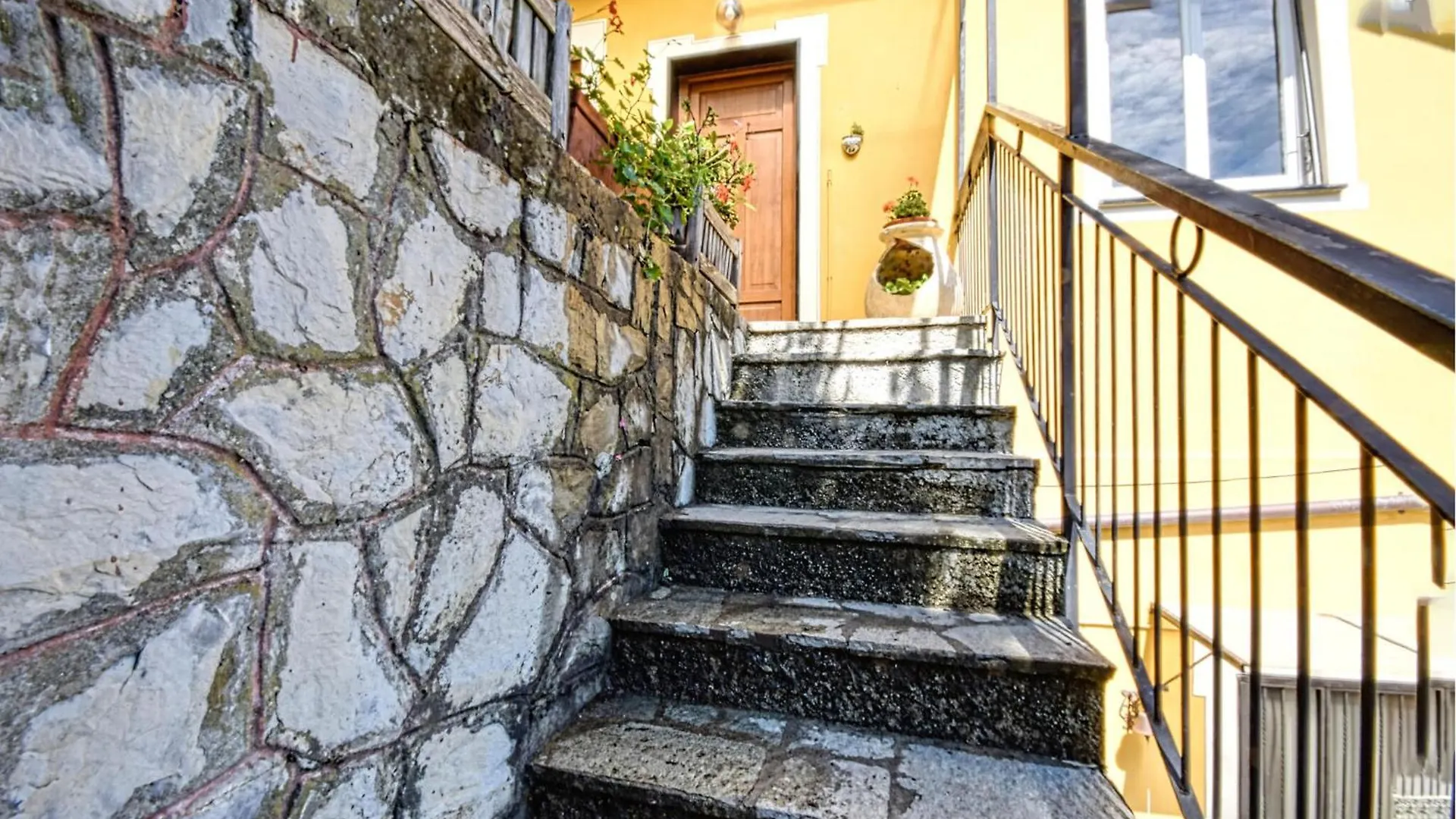 Holiday home Cozy Home In Sori With House Sea View